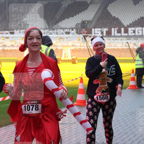 07.12.2025 - St. Pauli X-Mass-Run No. 15 Luisa Fischer http://msf.ph/oto/9377856 07.12.2025 11:08:51 Ziel 1170, 15, 1078, 15, 1560, 100, 152, 155, 166, 396, 446, 629, 635, 653, 758, 772, 784, 1078, 1129, 1170, 1184, 1226, 1230, 1249, 1342, 1355, 1412, xxxx, 1424, 1464, 1491, 1520, 1525, 1559, 1560, 1596, 1625, 1706, 1809, 1810, 2259, 2893, 4471, 4584, 4798, 4815, 4819, 4830 meine-sportfotos.de