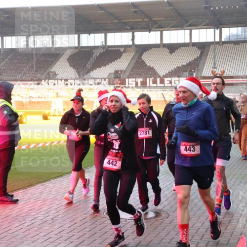 07.12.2025 - St. Pauli X-Mass-Run No. 15 Luisa Fischer http://msf.ph/oto/9377877 07.12.2025 10:03:24 Ziel 442, 1, 28, 2781, 15, 443, 177, 177, 442, 443, 460, 885, 918, 936, 943, 956, 963, 965, 1105, 1118, 1314, 1594, 2505, 2510, 2514, 2682, 2780, 2781, 2908, 3284, 3417, 3518, 3892 meine-sportfotos.de