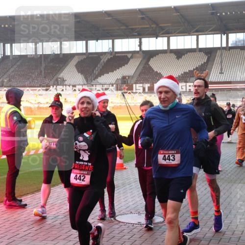 07.12.2025 - St. Pauli X-Mass-Run No. 15 Luisa Fischer http://msf.ph/oto/9377879 07.12.2025 10:03:24 Ziel 442, 15, 443, 177, 177, 442, 443, 460, 885, 918, 936, 943, 956, 963, 965, 1105, 1118, 1314, 1594, 2505, 2510, 2514, 2682, 2780, 2781, 2908, 3284, 3417, 3518, 3892 meine-sportfotos.de
