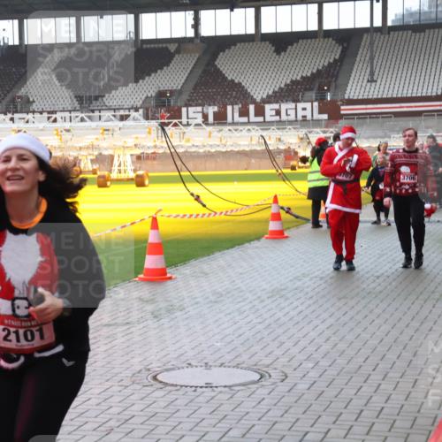 07.12.2025 - St. Pauli X-Mass-Run No. 15 Luisa Fischer http://msf.ph/oto/9377880 07.12.2025 10:28:18 Ziel 2101, 3706, 175, 1507, 1717, 1742, 1745, 2060, 2101, 2188, 2677, 3154, 3156, 3412, 3458, 3706, 3707, 3713, 3714, 3715, 3722, 3723, 3727, 3729, 3730, 3793, 3879, 3881, 3883, 4064, 4065, 4132, 4133, 4159, 4160, 4189, 4344, 4350, 4376, 4380, 4383, 4435, 4453, 4454, 4462, 4463, 4515, 4516, 4527, 4538, 4700, 4704, 4708, 4710, 4875 meine-sportfotos.de