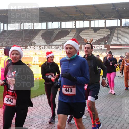 07.12.2025 - St. Pauli X-Mass-Run No. 15 Luisa Fischer http://msf.ph/oto/9377884 07.12.2025 10:03:24 Ziel 442, 2780, 5, 443, 284, 943, 177, 177, 442, 443, 460, 885, 918, 936, 943, 956, 963, 965, 1105, 1118, 1314, 1594, 2505, 2510, 2514, 2682, 2780, 2781, 2908, 3284, 3417, 3518, 3892 meine-sportfotos.de