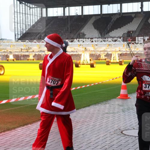07.12.2025 - St. Pauli X-Mass-Run No. 15 Luisa Fischer http://msf.ph/oto/9377885 07.12.2025 10:28:25 Ziel 15, 3707, 15, 3706, 175, 1507, 1717, 1742, 1745, 2060, 2101, 2188, 2677, 2723, 3154, 3156, 3395, 3412, 3413, 3458, 3472, 3706, 3707, 3713, 3727, 3729, 3730, 3879, 3881, 3883, 4064, 4065, 4132, 4133, 4159, 4160, 4189, 4245, 4344, 4350, 4376, 4380, 4383, 4453, 4454, 4462, 4463, 4515, 4516, 4527, 4538, 4697, 4698, 4700, 4701, 4702, 4704, 4706, 4707, 4708, 4710, 4875 meine-sportfotos.de