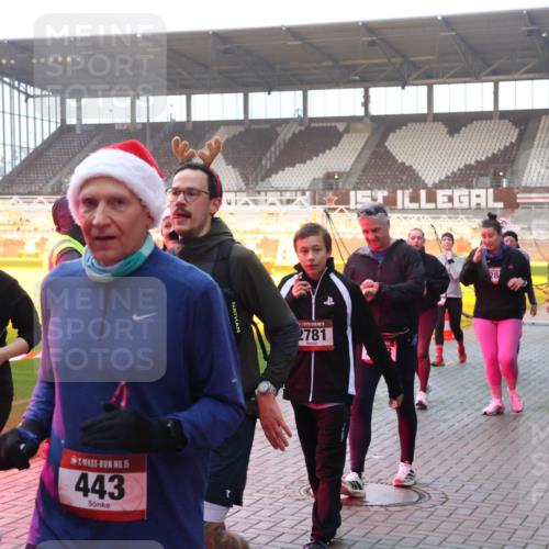 07.12.2025 - St. Pauli X-Mass-Run No. 15 Luisa Fischer http://msf.ph/oto/9377890 07.12.2025 10:03:25 Ziel 15, 3518, 15, 443, 2781, 28, 177, 177, 442, 443, 460, 885, 918, 936, 943, 956, 963, 965, 1105, 1118, 1314, 1594, 2505, 2510, 2514, 2682, 2780, 2781, 2908, 3284, 3417, 3518, 3892 meine-sportfotos.de