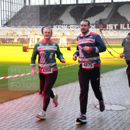 07.12.2025 - St. Pauli X-Mass-Run No. 15 Luisa Fischer http://msf.ph/oto/9377899 07.12.2025 10:28:27 Ziel 20, 4350, 5, 4875, 4538, 3412, 175, 1507, 1717, 1742, 1745, 2060, 2101, 2188, 2526, 2677, 2723, 3154, 3156, 3395, 3412, 3413, 3454, 3458, 3472, 3706, 3707, 3713, 3727, 3729, 3730, 3879, 3881, 3883, 4064, 4065, 4132, 4133, 4159, 4160, 4189, 4245, 4344, 4350, 4376, 4380, 4383, 4453, 4454, 4462, 4463, 4515, 4516, 4527, 4538, 4697, 4698, 4700, 4701, 4702, 4704, 4706, 4707, 4708, 4710, 4875 meine-sportfotos.de