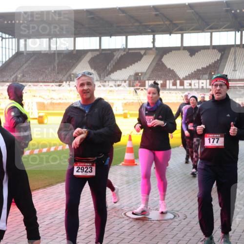 07.12.2025 - St. Pauli X-Mass-Run No. 15 Luisa Fischer http://msf.ph/oto/9377905 07.12.2025 10:03:27 Ziel 15, 2781, 2923, 28, 177, 177, 442, 443, 460, 885, 918, 936, 943, 956, 963, 965, 1118, 1314, 1594, 2505, 2510, 2514, 2682, 2780, 2781, 2908, 2973, 2975, 3284, 3417, 3518, 3892 meine-sportfotos.de