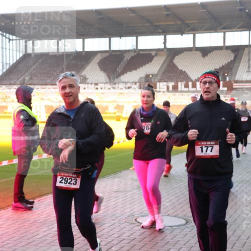 07.12.2025 - St. Pauli X-Mass-Run No. 15 Luisa Fischer http://msf.ph/oto/9377907 07.12.2025 10:03:27 Ziel 15, 81, 2923, 284, 1, 15, 177, 177, 442, 443, 460, 885, 918, 936, 943, 956, 963, 965, 1118, 1314, 1594, 2505, 2510, 2514, 2682, 2780, 2781, 2908, 2973, 2975, 3284, 3417, 3518, 3892 meine-sportfotos.de