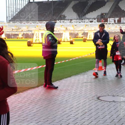 07.12.2025 - St. Pauli X-Mass-Run No. 15 Luisa Fischer http://msf.ph/oto/9377931 07.12.2025 10:28:31 Ziel 156, 315, 175, 1507, 1717, 1742, 1745, 2060, 2101, 2188, 2526, 2723, 3395, 3412, 3413, 3454, 3458, 3472, 3713, 3727, 3729, 3730, 3879, 3881, 3883, 4064, 4065, 4132, 4133, 4159, 4160, 4189, 4245, 4344, 4350, 4376, 4380, 4383, 4453, 4454, 4462, 4463, 4515, 4516, 4527, 4538, 4697, 4698, 4700, 4701, 4702, 4704, 4706, 4707, 4708, 4710, 4875 meine-sportfotos.de