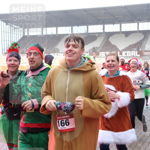 07.12.2025 - St. Pauli X-Mass-Run No. 15 Luisa Fischer http://msf.ph/oto/9377938 07.12.2025 11:09:03 Ziel 15, 166, 1625, 100, 152, 155, 166, 338, 341, 396, 446, 758, 784, 1078, 1170, 1184, 1412, xxxx, 1424, 1464, 1491, 1502, 1511, 1559, 1560, 1596, 1625, 1706, 2070, 2259, 2879, 2893, 2898, 4471, 4584, 4819, 4830 meine-sportfotos.de