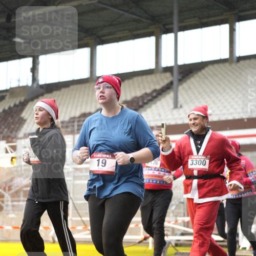 07.12.2025 - St. Pauli X-Mass-Run No. 15 Patografie http://msf.ph/oto/9377940 07.12.2025 10:08:52 Ziel 19, 390, 707, 786, 789, 947, 1002, 1031, 1176, 1461, 1465, 1570, 1575, 1576, 2126, 2521, 3212, 3300, 3332, 3335, 3484, 3671, 3891, 3904, 3907, 4066, 4067, 4068 meine-sportfotos.de
