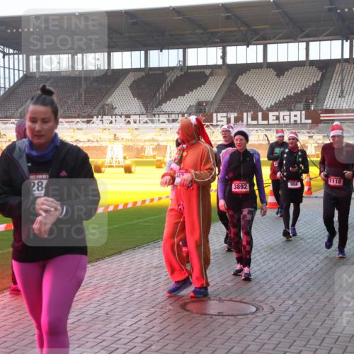 07.12.2025 - St. Pauli X-Mass-Run No. 15 Luisa Fischer http://msf.ph/oto/9377947 07.12.2025 10:03:29 Ziel 15, 012, 28, 3892, 26, 956, 1118, 3580, 177, 442, 443, 460, 885, 918, 936, 943, 956, 963, 965, 1118, 1314, 1594, 2505, 2510, 2514, 2682, 2780, 2781, 2908, 2973, 2975, 3284, 3417, 3518, 3892 meine-sportfotos.de
