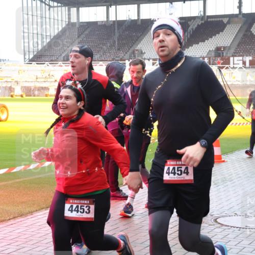 07.12.2025 - St. Pauli X-Mass-Run No. 15 Luisa Fischer http://msf.ph/oto/9377948 07.12.2025 10:28:34 Ziel 15, 4453, 4454, 413, 412, 1507, 1717, 1742, 1745, 2060, 2101, 2188, 2526, 2723, 3395, 3412, 3413, 3454, 3458, 3472, 3713, 3727, 3729, 3730, 3879, 3881, 3883, 4064, 4065, 4132, 4133, 4159, 4160, 4189, 4245, 4250, 4344, 4350, 4355, 4376, 4380, 4383, 4388, 4453, 4454, 4462, 4463, 4515, 4516, 4527, 4538, 4697, 4698, 4700, 4701, 4702, 4704, 4706, 4707, 4708, 4710, 4875 meine-sportfotos.de