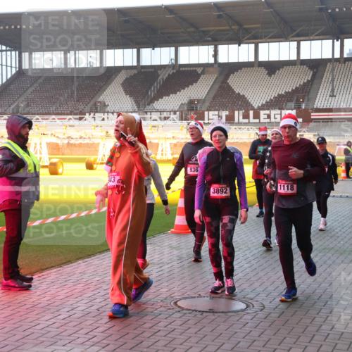 07.12.2025 - St. Pauli X-Mass-Run No. 15 Luisa Fischer http://msf.ph/oto/9377955 07.12.2025 10:03:30 Ziel 943, 936, 3892, 1118, 3580, 177, 442, 443, 460, 885, 918, 936, 943, 956, 963, 965, 1118, 1314, 1594, 2505, 2510, 2514, 2682, 2780, 2781, 2908, 2973, 2975, 3284, 3417, 3518, 3892 meine-sportfotos.de
