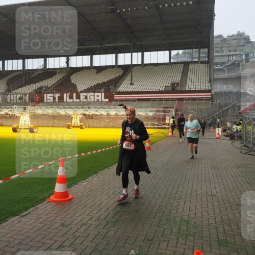 07.12.2025 - St. Pauli X-Mass-Run No. 15 Fabian Wolf http://msf.ph/oto/9377971 07.12.2025 10:06:36 Ziel 34, 150, 562, 1369, 1479, 1480, 1946, 3213, 3232, 3330, 3333, 3534, 3535, 3536, 3537, 3970, 3971, 4459 meine-sportfotos.de