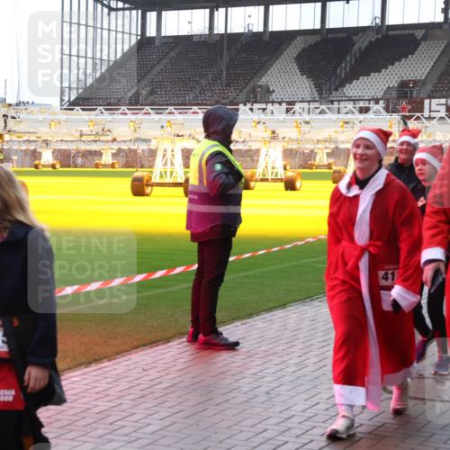 07.12.2025 - St. Pauli X-Mass-Run No. 15 Luisa Fischer http://msf.ph/oto/9377975 07.12.2025 10:28:37 Ziel 31, 1000, 41, 412, 1507, 1717, 1742, 1745, 2101, 2188, 2526, 2723, 3395, 3412, 3413, 3454, 3458, 3472, 3713, 3727, 3729, 3730, 3879, 3881, 3883, 4037, 4064, 4065, 4132, 4133, 4159, 4160, 4189, 4245, 4250, 4344, 4350, 4355, 4376, 4380, 4388, 4453, 4454, 4462, 4463, 4527, 4538, 4697, 4698, 4700, 4701, 4702, 4704, 4706, 4707, 4708, 4710, 4875 meine-sportfotos.de