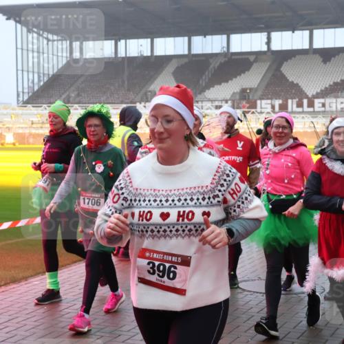 07.12.2025 - St. Pauli X-Mass-Run No. 15 Luisa Fischer http://msf.ph/oto/9377976 07.12.2025 11:09:05 Ziel 1706, 0, 15, 396, 5, 1625, 100, 152, 155, 166, 335, 338, 341, 396, 446, 758, 784, 1078, 1170, 1184, 1412, xxxx, 1424, 1464, 1491, 1502, 1511, 1559, 1560, 1625, 1706, 2070, 2259, 2879, 2893, 2898, 4471, 4584, 4819, 4830 meine-sportfotos.de