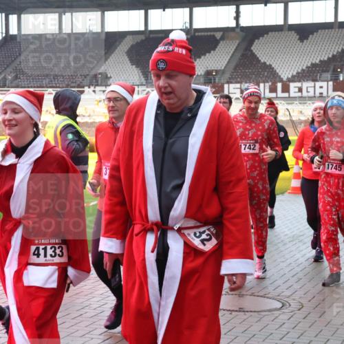 07.12.2025 - St. Pauli X-Mass-Run No. 15 Luisa Fischer http://msf.ph/oto/9377986 07.12.2025 10:28:38 Ziel 73, 106, 5, 4133, 37, 32, 1742, 1745, 3881, 412, 1507, 1717, 1742, 1745, 2101, 2188, 2526, 2723, 3395, 3412, 3413, 3454, 3472, 3713, 3727, 3729, 3730, 3879, 3881, 3883, 4037, 4064, 4065, 4132, 4133, 4159, 4160, 4189, 4245, 4250, 4344, 4350, 4355, 4376, 4380, 4388, 4453, 4454, 4462, 4463, 4527, 4538, 4697, 4698, 4700, 4701, 4702, 4704, 4706, 4707, 4708, 4710, 4875 meine-sportfotos.de
