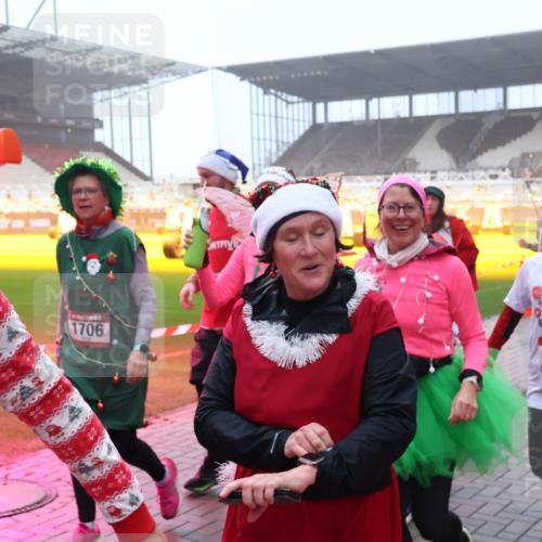 07.12.2025 - St. Pauli X-Mass-Run No. 15 Luisa Fischer http://msf.ph/oto/9377989 07.12.2025 11:09:06 Ziel 1706, 4830, 100, 152, 155, 166, 335, 338, 341, 396, 446, 619, 758, 784, 1078, 1170, 1184, 1205, 1211, 1412, xxxx, 1424, 1464, 1491, 1502, 1511, 1559, 1560, 1625, 1706, 2070, 2259, 2879, 2893, 2898, 4471, 4584, 4819, 4830 meine-sportfotos.de