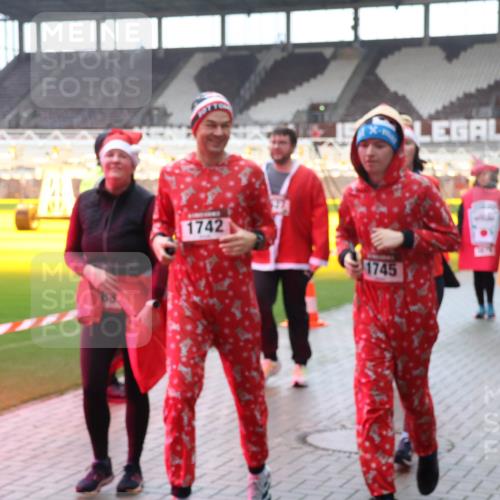 07.12.2025 - St. Pauli X-Mass-Run No. 15 Luisa Fischer http://msf.ph/oto/9377995 07.12.2025 10:28:39 Ziel 1742, 1745, 412, 1507, 1717, 1742, 1745, 2101, 2188, 2526, 2723, 2912, 3218, 3377, 3395, 3412, 3413, 3454, 3472, 3713, 3727, 3729, 3730, 3879, 3881, 3883, 4037, 4064, 4065, 4132, 4133, 4159, 4160, 4189, 4245, 4250, 4344, 4350, 4355, 4376, 4380, 4388, 4453, 4454, 4527, 4538, 4697, 4698, 4700, 4701, 4702, 4704, 4706, 4707, 4708, 4710, 4875 meine-sportfotos.de