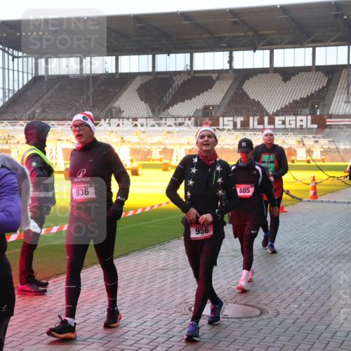 07.12.2025 - St. Pauli X-Mass-Run No. 15 Luisa Fischer http://msf.ph/oto/9378008 07.12.2025 10:03:34 Ziel 15, 3892, 936, 956, 885, 177, 442, 443, 460, 885, 918, 936, 943, 956, 963, 965, 1118, 1314, 1484, 1486, 1594, 2505, 2682, 2780, 2781, 2973, 2975, 3284, 3417, 3518, 3892, 4193, 4239 meine-sportfotos.de
