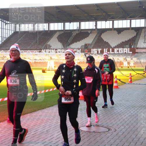 07.12.2025 - St. Pauli X-Mass-Run No. 15 Luisa Fischer http://msf.ph/oto/9378014 07.12.2025 10:03:35 Ziel 936, 956, 885, 177, 442, 443, 460, 885, 918, 936, 943, 956, 963, 965, 1118, 1314, 1484, 1486, 1594, 2505, 2682, 2780, 2781, 2973, 2975, 3284, 3417, 3518, 3892, 4193, 4239 meine-sportfotos.de
