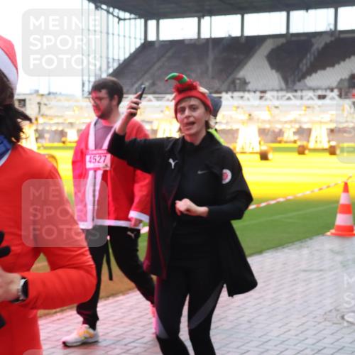 07.12.2025 - St. Pauli X-Mass-Run No. 15 Luisa Fischer http://msf.ph/oto/9378018 07.12.2025 10:28:42 Ziel 37291, 4527, 412, 1507, 1717, 1742, 1745, 2526, 2723, 2912, 2913, 3209, 3218, 3377, 3395, 3412, 3413, 3454, 3472, 3727, 3729, 3730, 3879, 3881, 3883, 4037, 4064, 4065, 4132, 4133, 4159, 4160, 4189, 4245, 4250, 4344, 4350, 4355, 4376, 4380, 4388, 4453, 4454, 4527, 4538, 4697, 4698, 4700, 4701, 4702, 4704, 4706, 4707, 4708, 4710, 4875 meine-sportfotos.de