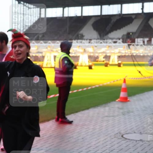 07.12.2025 - St. Pauli X-Mass-Run No. 15 Luisa Fischer http://msf.ph/oto/9378020 07.12.2025 10:28:42 Ziel 1002, 412, 1507, 1717, 1742, 1745, 2526, 2723, 2912, 2913, 3209, 3218, 3377, 3395, 3412, 3413, 3454, 3472, 3727, 3729, 3730, 3879, 3881, 3883, 4037, 4064, 4065, 4132, 4133, 4159, 4160, 4189, 4245, 4250, 4344, 4350, 4355, 4376, 4380, 4388, 4453, 4454, 4527, 4538, 4697, 4698, 4700, 4701, 4702, 4704, 4706, 4707, 4708, 4710, 4875 meine-sportfotos.de