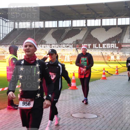 07.12.2025 - St. Pauli X-Mass-Run No. 15 Luisa Fischer http://msf.ph/oto/9378024 07.12.2025 10:03:36 Ziel 956, 85, 26, 177, 442, 443, 460, 885, 918, 936, 943, 956, 963, 965, 1118, 1314, 1484, 1486, 1594, 2505, 2682, 2780, 2781, 2973, 2975, 3284, 3417, 3518, 3892, 4193, 4239 meine-sportfotos.de