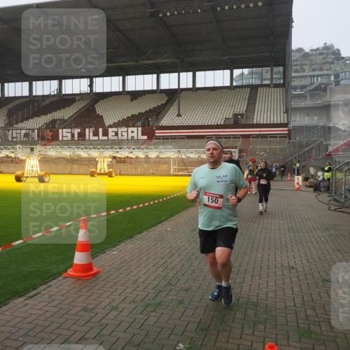 07.12.2025 - St. Pauli X-Mass-Run No. 15 Fabian Wolf http://msf.ph/oto/9378030 07.12.2025 10:06:38 Ziel 34, 150, 562, 1369, 1479, 1480, 1946, 3213, 3232, 3330, 3333, 3534, 3535, 3536, 3537, 3970, 3971, 4459 meine-sportfotos.de