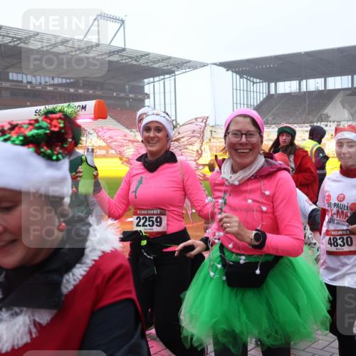 07.12.2025 - St. Pauli X-Mass-Run No. 15 Luisa Fischer http://msf.ph/oto/9378034 07.12.2025 11:09:07 Ziel 15, 2259, 1412, xxxx, 15, 4830, 100, 152, 155, 166, 335, 338, 341, 396, 446, 495, 496, 619, 758, 784, 1078, 1170, 1184, 1205, 1211, 1412, xxxx, 1424, 1464, 1491, 1502, 1511, 1559, 1560, 1625, 1706, 2070, 2259, 2879, 2893, 2898, 4471, 4584, 4819, 4830 meine-sportfotos.de