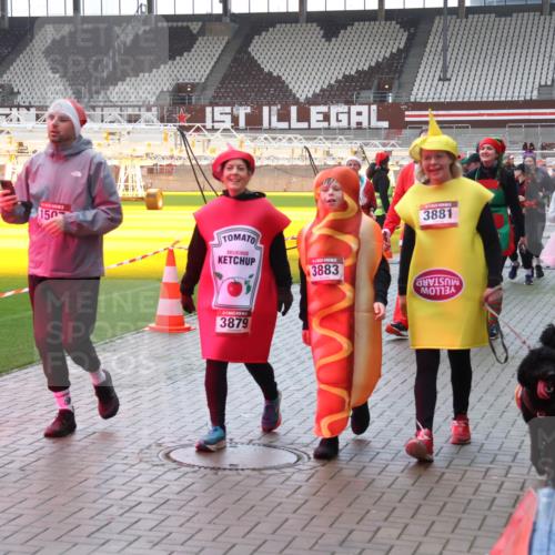 07.12.2025 - St. Pauli X-Mass-Run No. 15 Luisa Fischer http://msf.ph/oto/9378039 07.12.2025 10:28:44 Ziel 150, 3881, 4410, 3883, 3879, 4409, 412, 1507, 1717, 1742, 1745, 2526, 2723, 2912, 2913, 3209, 3218, 3377, 3395, 3412, 3413, 3454, 3472, 3727, 3729, 3730, 3879, 3881, 3883, 4037, 4064, 4065, 4132, 4133, 4159, 4160, 4189, 4245, 4250, 4344, 4350, 4355, 4376, 4380, 4388, 4453, 4454, 4527, 4538, 4697, 4698, 4700, 4701, 4702, 4704, 4706, 4707, 4708, 4710, 4875 meine-sportfotos.de