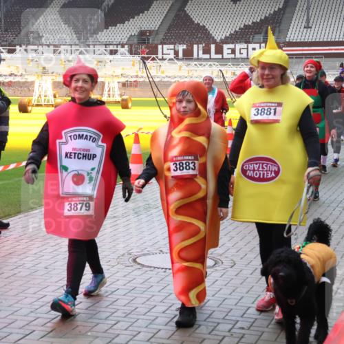 07.12.2025 - St. Pauli X-Mass-Run No. 15 Luisa Fischer http://msf.ph/oto/9378047 07.12.2025 10:28:45 Ziel 3879, 3881, 3883, 107, 44, 4409, 412, 1507, 1717, 1742, 1745, 2526, 2723, 2912, 2913, 3209, 3218, 3377, 3395, 3412, 3413, 3454, 3472, 3727, 3729, 3730, 3879, 3881, 3883, 4037, 4064, 4065, 4132, 4133, 4159, 4160, 4189, 4245, 4250, 4344, 4350, 4355, 4376, 4380, 4388, 4453, 4454, 4527, 4538, 4697, 4698, 4700, 4701, 4702, 4704, 4706, 4707, 4708, 4710, 4875 meine-sportfotos.de