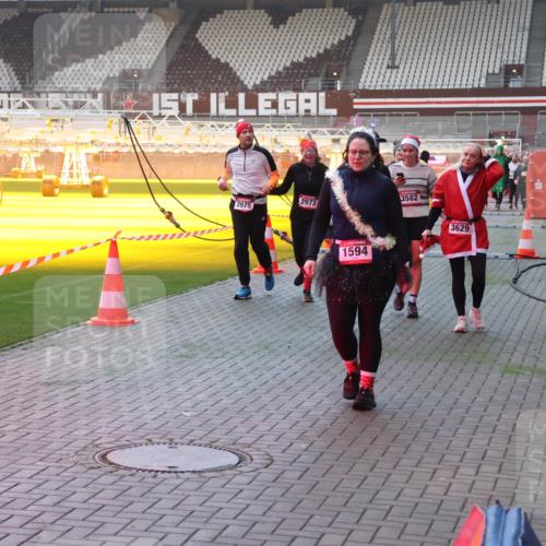 07.12.2025 - St. Pauli X-Mass-Run No. 15 Luisa Fischer http://msf.ph/oto/9378053 07.12.2025 10:03:45 Ziel 2975, 2973, 3582, 1594, 3629, 177, 214, 358, 442, 443, 460, 885, 918, 936, 940, 943, 956, 963, 965, 984, 1023, 1118, 1263, 1264, 1314, 1484, 1486, 1506, 1594, 1888, 2380, 2505, 2682, 2973, 2975, 3284, 3334, 3417, 4193, 4239, 4660, 4667, 4679, 4680 meine-sportfotos.de