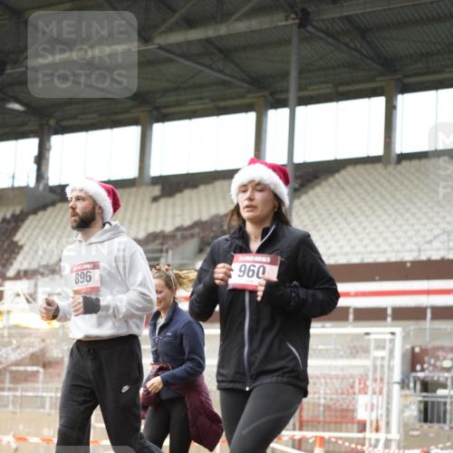 07.12.2025 - St. Pauli X-Mass-Run No. 15 Patografie http://msf.ph/oto/9378059 07.12.2025 10:09:12 Ziel 881, 896, 899, 960, 1461, 1465, 1575, 1576, 3493, 3756, 4113, 4666 meine-sportfotos.de