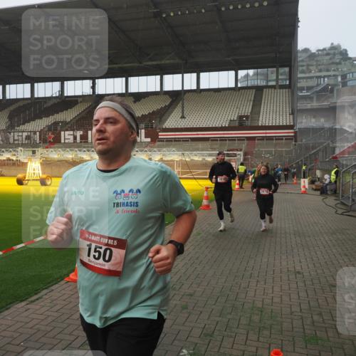 07.12.2025 - St. Pauli X-Mass-Run No. 15 Fabian Wolf http://msf.ph/oto/9378060 07.12.2025 10:06:39 Ziel 150, 562, 1369, 1479, 1480, 3213, 3232, 3330, 3333, 3534, 3535, 3536, 3537, 3970, 3971, 4459 meine-sportfotos.de