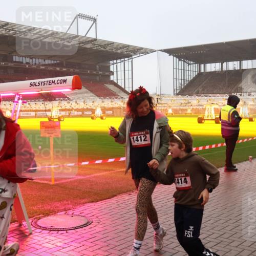 07.12.2025 - St. Pauli X-Mass-Run No. 15 Luisa Fischer http://msf.ph/oto/9378069 07.12.2025 11:09:09 Ziel 33, 1412, xxxx, 100, 152, 155, 166, 335, 338, 341, 396, 446, 495, 496, 619, 758, 784, 1078, 1136, 1138, 1140, 1170, 1184, 1205, 1211, 1412, xxxx, 1424, 1464, 1491, 1502, 1511, 1625, 1706, 2070, 2259, 2879, 2893, 2898, 4471, 4584, 4819, 4830 meine-sportfotos.de
