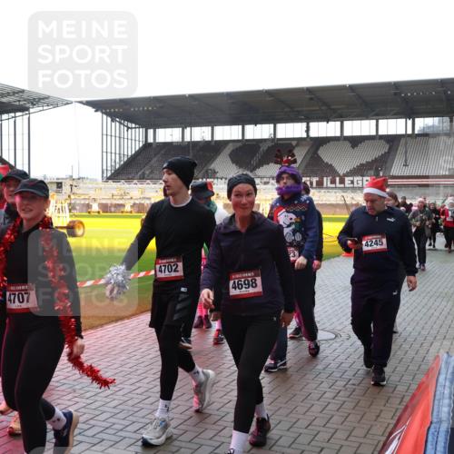 07.12.2025 - St. Pauli X-Mass-Run No. 15 Luisa Fischer http://msf.ph/oto/9378078 07.12.2025 10:28:54 Ziel 5, 4707, 4702, 4698, 23, 4245, 412, 1095, 1507, 1742, 1745, 2046, 2051, 2526, 2723, 2912, 2913, 3209, 3218, 3377, 3395, 3412, 3413, 3454, 3472, 3727, 3729, 3730, 3879, 3881, 3883, 4037, 4064, 4065, 4159, 4160, 4189, 4245, 4250, 4344, 4355, 4376, 4380, 4388, 4449, 4450, 4697, 4698, 4700, 4701, 4702, 4704, 4706, 4707, 4708, 4710 meine-sportfotos.de