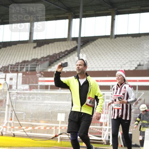 07.12.2025 - St. Pauli X-Mass-Run No. 15 Patografie http://msf.ph/oto/9378080 07.12.2025 10:09:14 Ziel 881, 896, 899, 960, 1718, 3493, 3756, 4113, 4666 meine-sportfotos.de