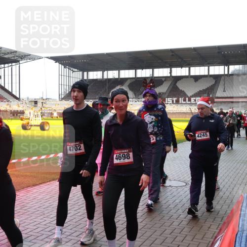 07.12.2025 - St. Pauli X-Mass-Run No. 15 Luisa Fischer http://msf.ph/oto/9378081 07.12.2025 10:28:55 Ziel 3413, 4702, 15, 4698, 23, 4245, 412, 1095, 1507, 1742, 1745, 2046, 2051, 2526, 2723, 2912, 2913, 3209, 3218, 3377, 3395, 3412, 3413, 3454, 3472, 3727, 3729, 3730, 3879, 3881, 3883, 4037, 4064, 4065, 4159, 4160, 4189, 4245, 4250, 4344, 4355, 4376, 4380, 4388, 4414, 4449, 4450, 4697, 4698, 4700, 4701, 4702, 4704, 4706, 4707, 4708, 4710 meine-sportfotos.de