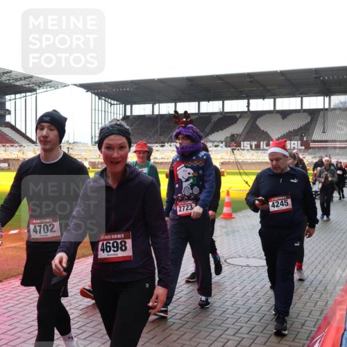07.12.2025 - St. Pauli X-Mass-Run No. 15 Luisa Fischer http://msf.ph/oto/9378086 07.12.2025 10:28:55 Ziel 15, 4702, 15, 4698, 2723, 4245, 412, 1095, 1507, 1742, 1745, 2046, 2051, 2526, 2723, 2912, 2913, 3209, 3218, 3377, 3395, 3412, 3413, 3454, 3472, 3727, 3729, 3730, 3879, 3881, 3883, 4037, 4064, 4065, 4159, 4160, 4189, 4245, 4250, 4344, 4355, 4376, 4380, 4388, 4414, 4449, 4450, 4697, 4698, 4700, 4701, 4702, 4704, 4706, 4707, 4708, 4710 meine-sportfotos.de