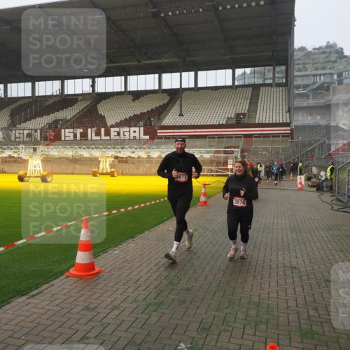 07.12.2025 - St. Pauli X-Mass-Run No. 15 Fabian Wolf http://msf.ph/oto/9378091 07.12.2025 10:06:40 Ziel 150, 562, 1479, 1480, 2129, 3213, 3232, 3330, 3333, 3534, 3535, 3536, 3537, 3970, 3971, 4459 meine-sportfotos.de