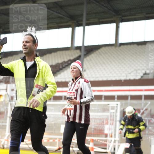 07.12.2025 - St. Pauli X-Mass-Run No. 15 Patografie http://msf.ph/oto/9378094 07.12.2025 10:09:15 Ziel 881, 896, 899, 960, 1718, 3493, 3756, 4113, 4666 meine-sportfotos.de