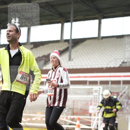 07.12.2025 - St. Pauli X-Mass-Run No. 15 Patografie http://msf.ph/oto/9378102 07.12.2025 10:09:15 Ziel 881, 896, 899, 960, 1718, 3493, 3756, 4113, 4666 meine-sportfotos.de