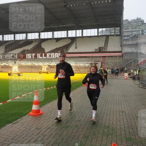 07.12.2025 - St. Pauli X-Mass-Run No. 15 Fabian Wolf http://msf.ph/oto/9378108 07.12.2025 10:06:41 Ziel 150, 562, 2129, 3213, 3232, 3330, 3333, 3534, 3535, 3536, 3537, 3970, 3971, 4459, 4735, 4738 meine-sportfotos.de