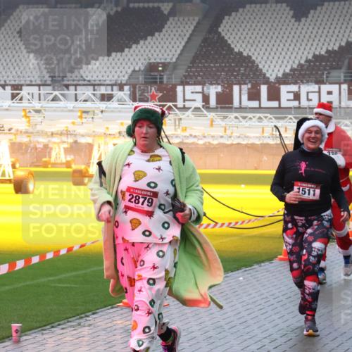 07.12.2025 - St. Pauli X-Mass-Run No. 15 Luisa Fischer http://msf.ph/oto/9378109 07.12.2025 11:09:24 Ziel 15, 2879, 320, 1511, 45, 2070, 44, 51, 335, 338, 341, 495, 496, 558, 619, 1110, 1136, 1138, 1140, 1205, 1211, 1260, 1412, xxxx, 1424, 1464, 1491, 1502, 1511, 1574, 1625, 2070, 2259, 2879, 2893, 2898, 4471, 4584, 4819, 4830 meine-sportfotos.de