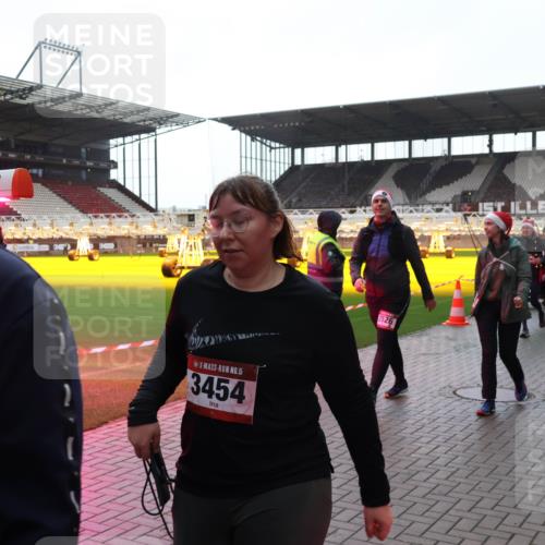 07.12.2025 - St. Pauli X-Mass-Run No. 15 Luisa Fischer http://msf.ph/oto/9378117 07.12.2025 10:28:59 Ziel 30, 15, 3454, 2526, 412, 1095, 1507, 1566, 2046, 2051, 2397, 2526, 2723, 2912, 2913, 3209, 3218, 3377, 3395, 3412, 3413, 3454, 3472, 3727, 3729, 3730, 4037, 4064, 4159, 4160, 4245, 4250, 4344, 4355, 4376, 4380, 4388, 4414, 4446, 4449, 4450, 4543, 4544, 4697, 4698, 4700, 4701, 4702, 4704, 4706, 4707, 4708, 4710 meine-sportfotos.de
