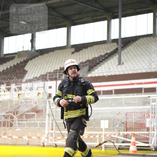 07.12.2025 - St. Pauli X-Mass-Run No. 15 Patografie http://msf.ph/oto/9378121 07.12.2025 10:09:17 Ziel 881, 896, 899, 960, 1243, 1248, 1718, 3493, 3756, 4113, 4666 meine-sportfotos.de