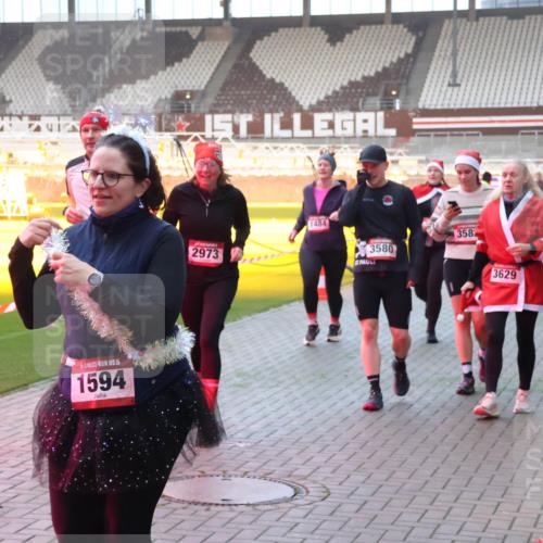 07.12.2025 - St. Pauli X-Mass-Run No. 15 Luisa Fischer http://msf.ph/oto/9378127 07.12.2025 10:03:47 Ziel 15, 1594, 2973, 1484, 3580, 358, 3629, 177, 213, 214, 358, 442, 443, 460, 885, 936, 940, 943, 956, 963, 965, 984, 1023, 1118, 1263, 1264, 1484, 1486, 1506, 1594, 1888, 2002, 2380, 2505, 2682, 2973, 2975, 3284, 3334, 3417, 4193, 4239, 4660, 4667, 4679, 4680 meine-sportfotos.de