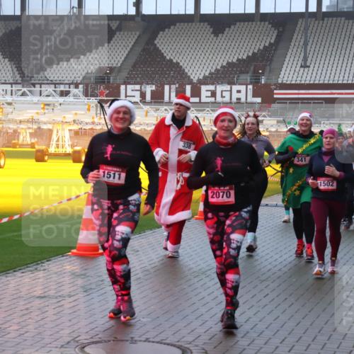 07.12.2025 - St. Pauli X-Mass-Run No. 15 Luisa Fischer http://msf.ph/oto/9378134 07.12.2025 11:09:25 Ziel 1511, 338, 2070, 341, 1502, 19, 1134, 44, 51, 335, 338, 341, 495, 496, 558, 619, 1110, 1136, 1138, 1140, 1205, 1211, 1260, 1412, xxxx, 1464, 1502, 1511, 1574, 2070, 2879, 2893, 2898, 4471, 4584, 4819, 4830 meine-sportfotos.de
