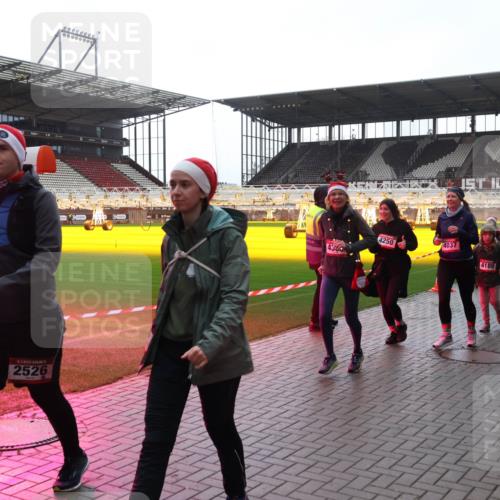 07.12.2025 - St. Pauli X-Mass-Run No. 15 Luisa Fischer http://msf.ph/oto/9378135 07.12.2025 10:29:02 Ziel 2526, 4360, 4250, 4037, 4355, 4189, 3218, 412, 1095, 1308, 1330, 1566, 2046, 2051, 2397, 2526, 2723, 2912, 2913, 3209, 3218, 3377, 3395, 3413, 3454, 3472, 3727, 4037, 4159, 4160, 4245, 4250, 4265, 4291, 4355, 4376, 4380, 4388, 4414, 4446, 4449, 4450, 4543, 4544, 4697, 4698, 4701, 4702, 4706, 4707 meine-sportfotos.de