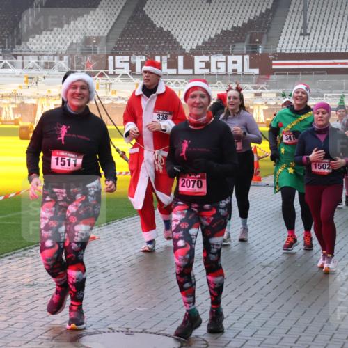 07.12.2025 - St. Pauli X-Mass-Run No. 15 Luisa Fischer http://msf.ph/oto/9378136 07.12.2025 11:09:26 Ziel 1, 1511, 338, 2070, 341, 1502, 619, 44, 51, 335, 338, 341, 495, 496, 558, 619, 1110, 1136, 1138, 1140, 1205, 1211, 1260, 1412, xxxx, 1464, 1502, 1511, 1574, 2070, 2879, 2893, 2898, 4471, 4584, 4819, 4830 meine-sportfotos.de